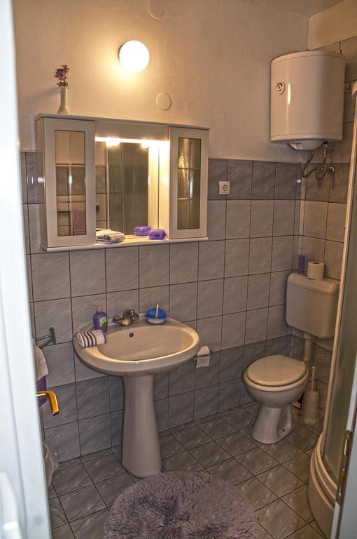Marina Rooms Komiza Ruang foto