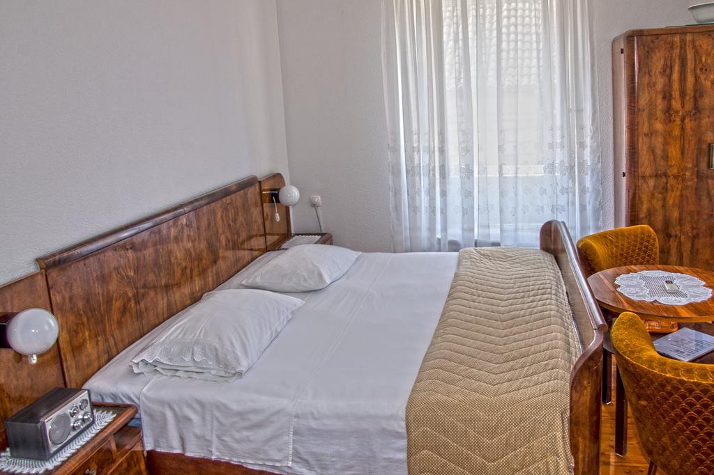 Marina Rooms Komiza Ruang foto
