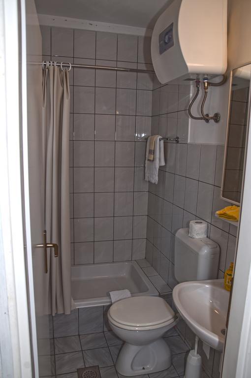 Marina Rooms Komiza Ruang foto